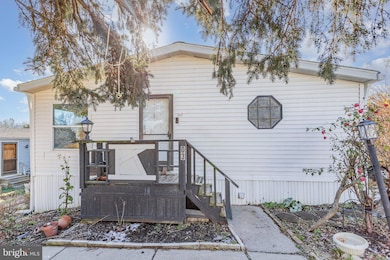 203 Oakfield Ct W, Lancaster, PA 17603 - photo 2