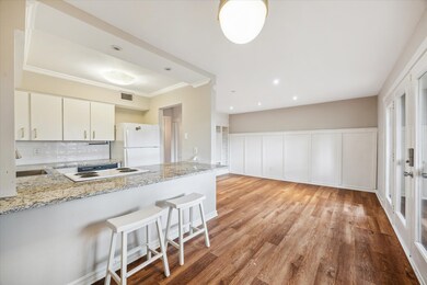 Large counter space with an open layout, great for