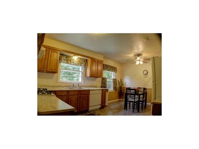 Beautiful eat in kitchen with brand new cabinets, 