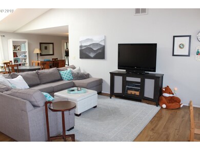 643 S Oak Place, Canby, OR 97013 - photo 7