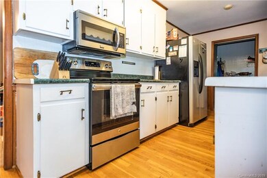 932 Brookwood Ct, Statesville, NC 28677 - photo 5