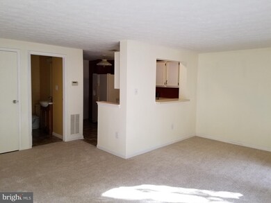 14115 Aldora Cir, Burtonsville, MD 20866 - photo 3