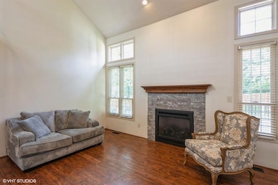 8008 Cobblestone Rd, Urbandale, IA 50322 - photo 4