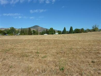 2596 E McAndrews Rd, Medford, OR 97504 - photo 2
