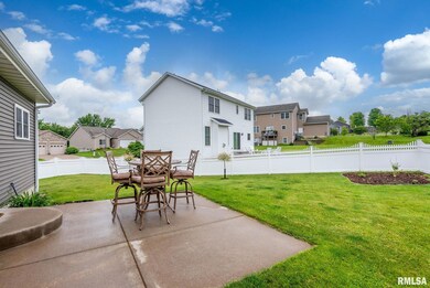 1524 Shamrock Dr, Davenport, IA 52807 - photo 2