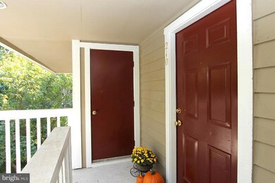 10811 Hampton Mill Terrace unit 210, Rockville, MD 20852 - photo 2