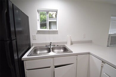 706 1/2 Milwaukee St, Houston, TX 77009 - photo 6