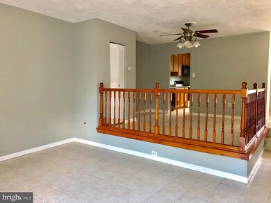 822 Beaver Ln, Reading, PA 19606 - photo 4