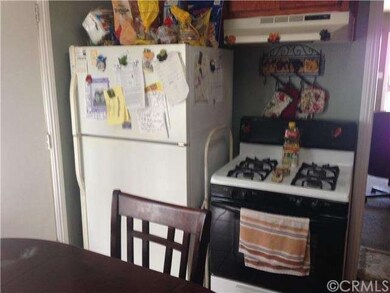 825 W Spruce St, Compton, CA 90220 - photo 3