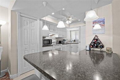 Island between kitchen and dinette area