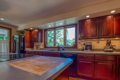 125 Cross St, Bethlehem, NH 03574 - photo 7