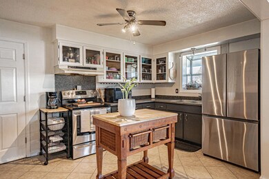 530 Freeman Rd, Central Point, OR 97502 - photo 4