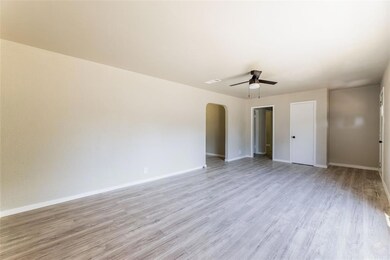 219 E Acheson St, Denison, TX 75021 - photo 5