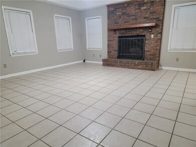 586 Oakview Cir, Smiths Station, AL 36877 - photo 4