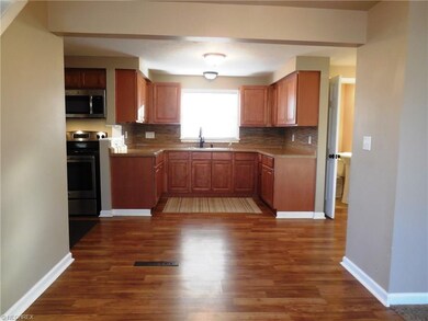 4870 Elmwood Dr, Sheffield Lake, OH 44054 - photo 4