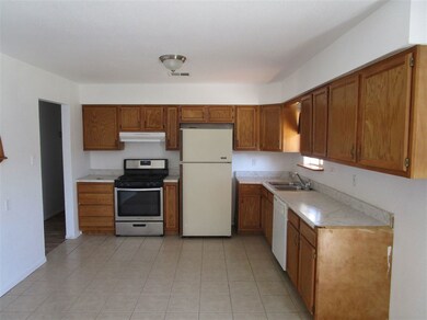 604 Ridgecrest Dr, Alamogordo, NM 88310 - photo 3