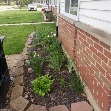 25320 Country Club Blvd unit 3, North Olmsted, OH 44070 - photo 2