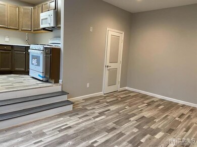 39 Albert St unit 4, North Plainfield, NJ 07063 - photo 4