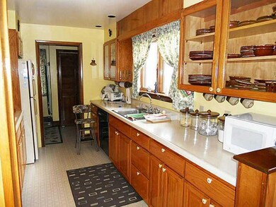 Kitchen. Dishwasher, lots of counter...