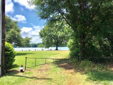 BEAUTIFUL LAKE ACCESS LOT WHICH ALLOWS BOAT/TRAILE