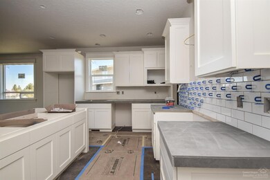 61082 SE Echo Lake Ct, Bend, OR 97702 - photo 5