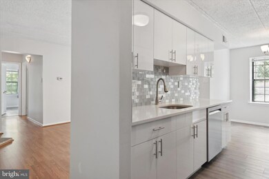 323 Washington Place unit 23, Chesterbrook, PA 19087 - photo 2