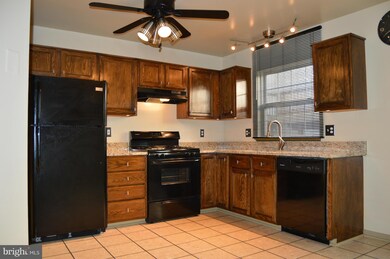 1879 Tiger Lily Cir, Woodbridge, VA 22192 - photo 6