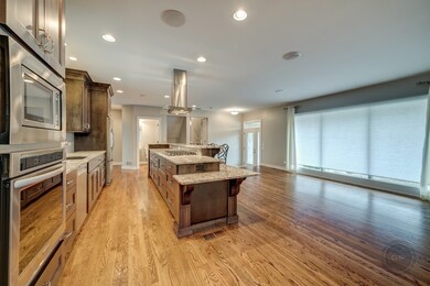 923 Edgewater Dr, Naperville, IL 60540 - photo 7