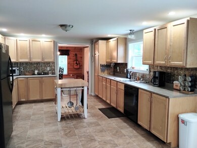 8 Winthrop Dr, Shelburne, NH 03581 - photo 3