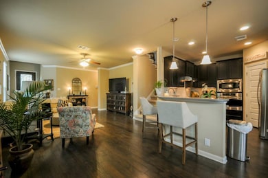 Kitchen with appliances with stainless steel fini