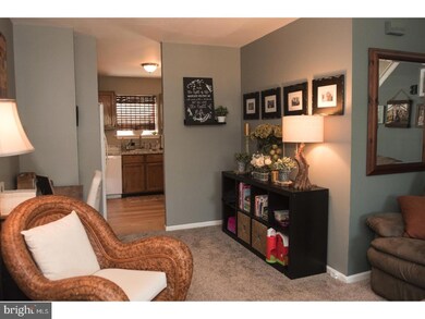 814 Treetop Ln, Norristown, PA 19403 - photo 7