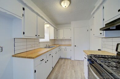 1010 N 3rd St, Jenks, OK 74037 - photo 6
