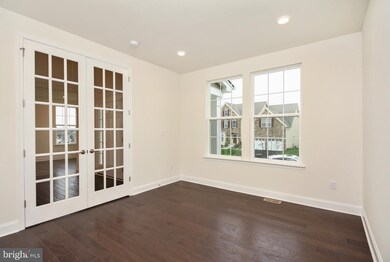 5070 Majestic Dr, Coopersburg, PA 18036 - photo 2