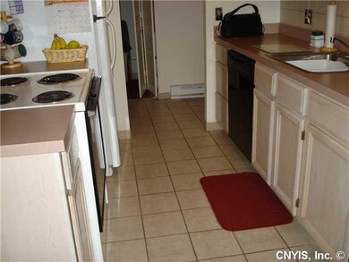 Kitchen showing the ceramic floor