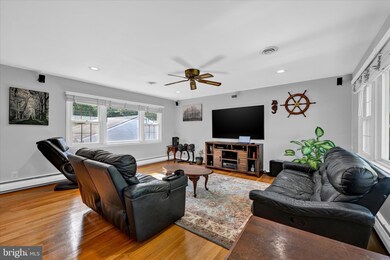 927 Starbit Rd, Towson, MD 21286 - photo 4