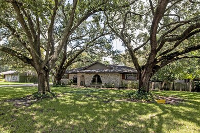 Large spacious wooded lot