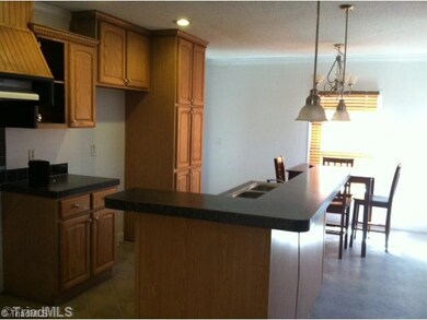 Kitchen. Kitchen/Dining Combo