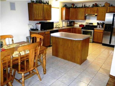 Flows to Dining Area!