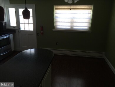 200 Maplewood Dr unit C9, Pottstown, PA 19464 - photo 4