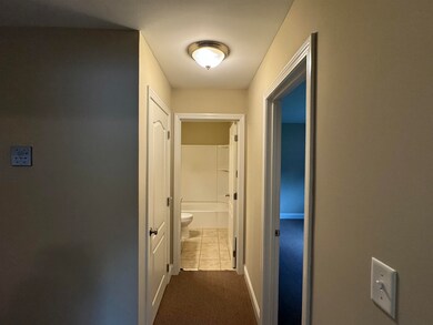 76 Constitution Dr unit 76F, Londonderry, NH 03053 - photo 5