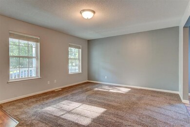 1030 8th St NW, Cedar Rapids, IA 52405 - photo 2