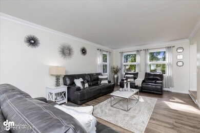 Living Room 20210607-DW-7821