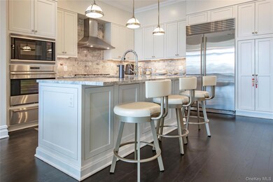 Ritz-Carlton Residences unit 1306, North Hills, NY 11040 - photo 4