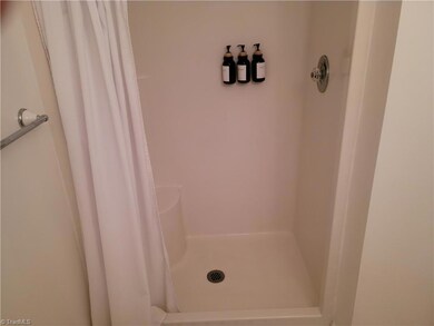 531 Ivy Glen Dr unit 531, Winston Salem, NC 27127 - photo 5