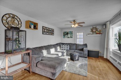 737 W Oak St, Palmyra, PA 17078 - photo 5