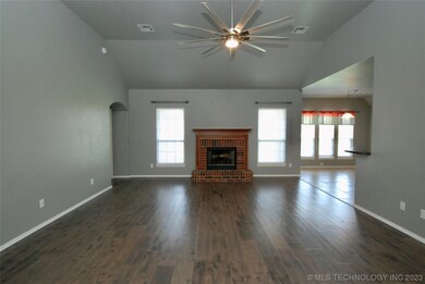 4944 S 204th East Ave, Broken Arrow, OK 74014 - photo 2