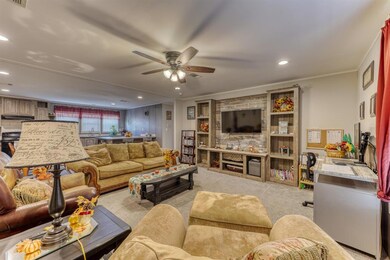 911 Star Dr, Granbury, TX 76049 - photo 4