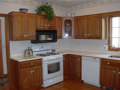 274 Larchwood Dr, Warwick, RI 02886 - photo 4