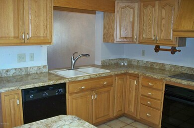 Beautiful newer kitchen!
