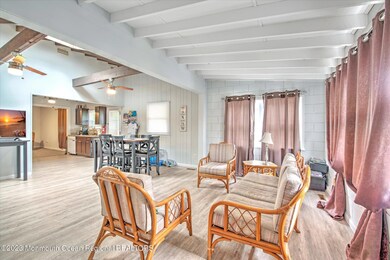 03-LIVING ROOM